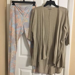 Lularoe Outfit-Leggings TC and Lindsay Small